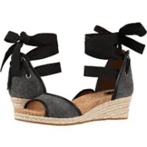 UGG Unworn Canvas Espadrille gray sandals lace tie size 7.5